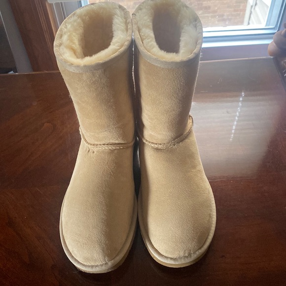 UGG Shoes - 🦊Ugg EUC short boot. Worn maybe twice.
